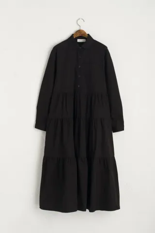 Vestido negro largo con volantes