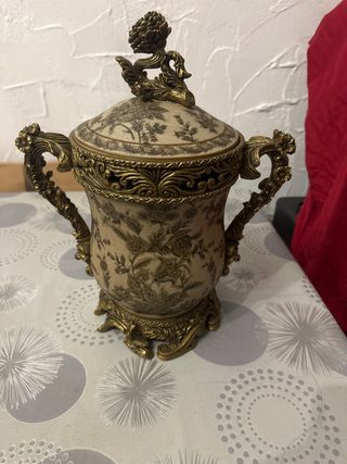 Sopera cerámica y metal dorada