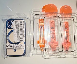 Cover iPhone 12 Mini e tre proteggi schermo