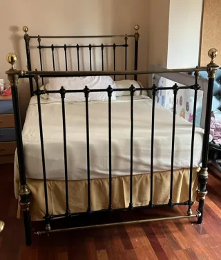 Cama forja y bronce antigua