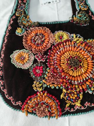 Mala Zara bordada com missangas