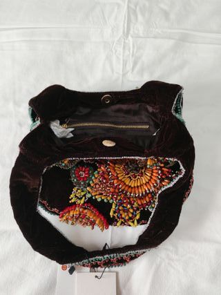 Mala Zara bordada com missangas