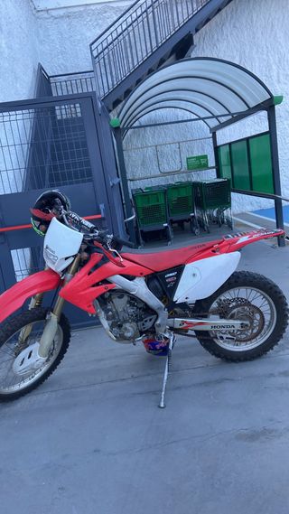 Honda CRF250 Enduro Roja y Blanca