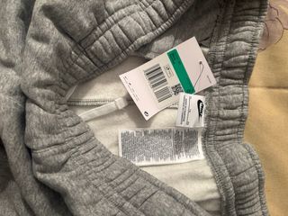 Pantalón corto Nike gris