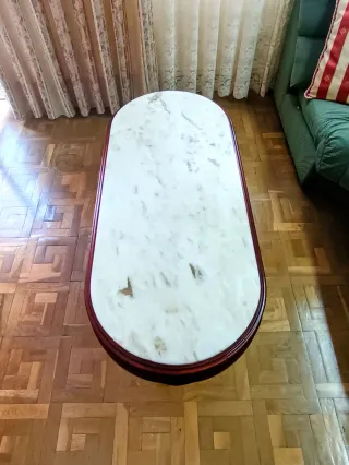 Mesa de centro de mármol y madera