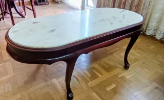 Mesa de centro de mármol y madera