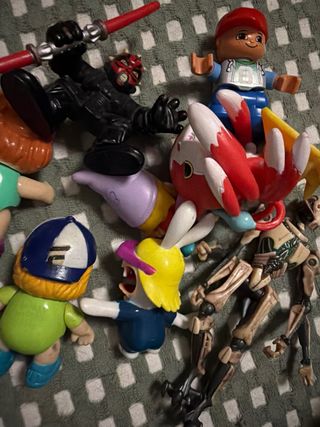 Lote de muñecos variados