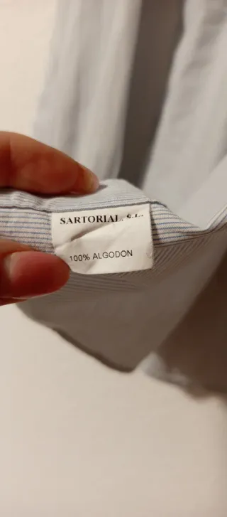 Camisa informal gris con logo