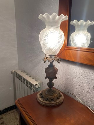 Lámpara de mesa antigua de mármol y metal