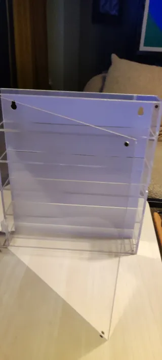 Estantería de pared transparente