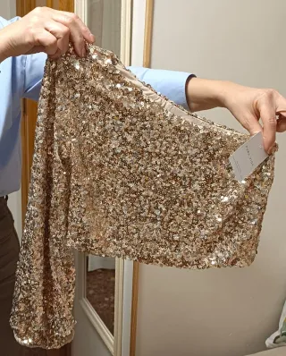 Top Dorado Lentejuelas Pura Vida.Solo un hombro