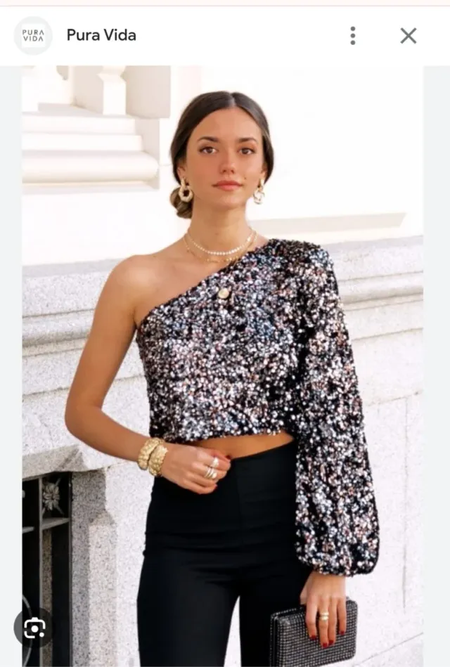 Top Dorado Lentejuelas Pura Vida.Solo un hombro