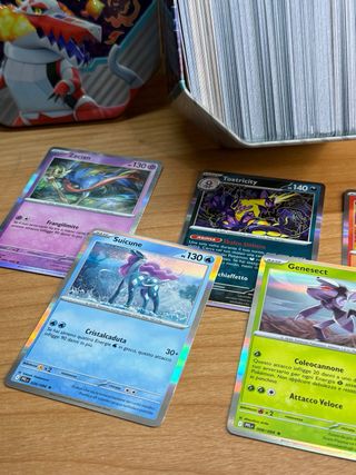 Lotto Carte Pokémon + Contenitore Oltre 300