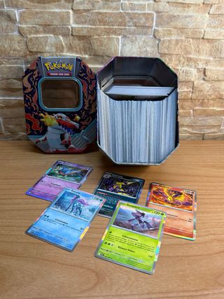 Lotto Carte Pokémon + Contenitore Oltre 300