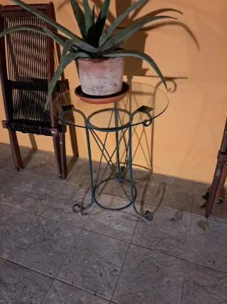 Tavolo da giardino in ferro battuto e vetro