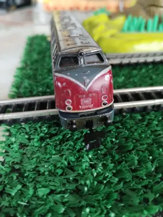 Locomotora Minitrix V 200 137 Escala N