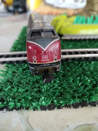 Locomotora Minitrix V 200 137 Escala N