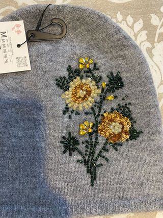 Gorro Zara bordado flores y abalorios