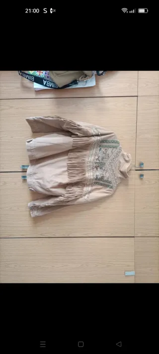 Chaqueta vaquera beige con flecos