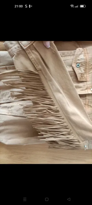 Chaqueta vaquera beige con flecos