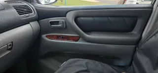 Toyota Land Cruiser 100 2001