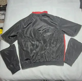 Chaqueta cortavientos BERSHKA desmontable talla L