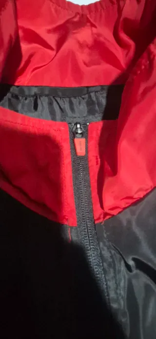 Chaqueta cortavientos BERSHKA desmontable talla L