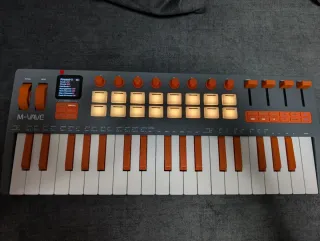 Teclado MIDI M-Audio SMK-37 Elite.