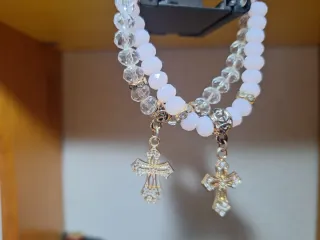 Pulseras de piedras con dijes