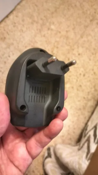 Cargador de pilas universal