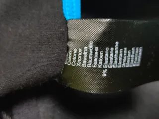 Sujetador deportivo negro con ribete azul