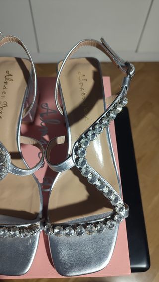 Sandalias Alma en Pena plateadas con pedrería