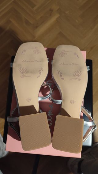 Sandalias Alma en Pena plateadas con pedrería