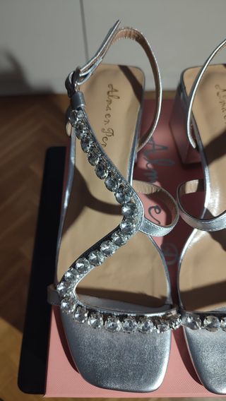 Sandalias Alma en Pena plateadas con pedrería