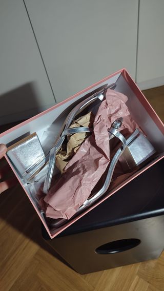 Sandalias Alma en Pena plateadas con pedrería