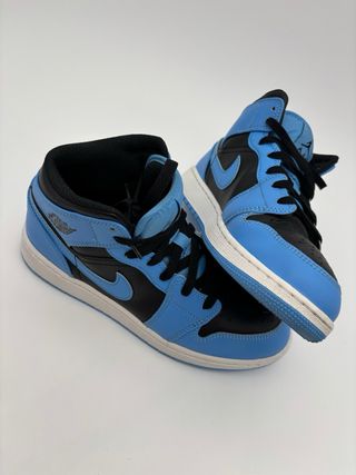 Nike Air Jordan 1 Mid GS Azul Universidad