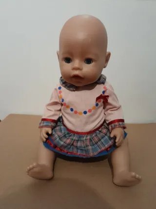 Muñeca bebé con vestido