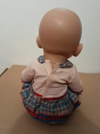 Muñeca bebé con vestido