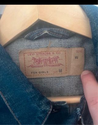 Chaqueta vaquera Levi's,en buen estado para niña