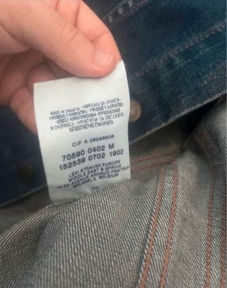 Chaqueta vaquera Levi's,en buen estado para niña
