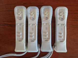 4 Mandos Wii + Motion Plus + Extensiones