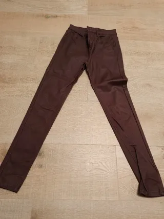 Pantalón efecto piel talla 36