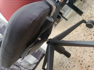 Butacas de oficina ergonómicas y multirregulables.