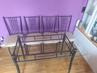 Mesa y 4 Sillas nuevas  120 largo  Ancho 75 Alto 7