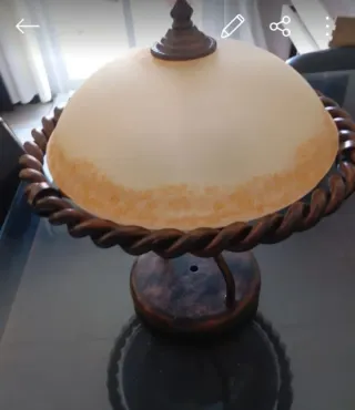 Lámpara de mesa cristal y madera