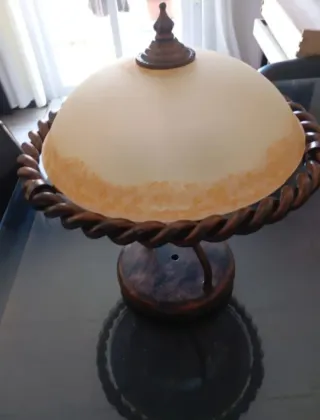 Lámpara de mesa cristal y madera