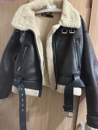 Chaqueta Zara efecto piel forrada