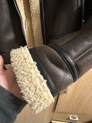 Chaqueta Zara efecto piel forrada