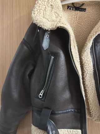 Chaqueta Zara efecto piel forrada