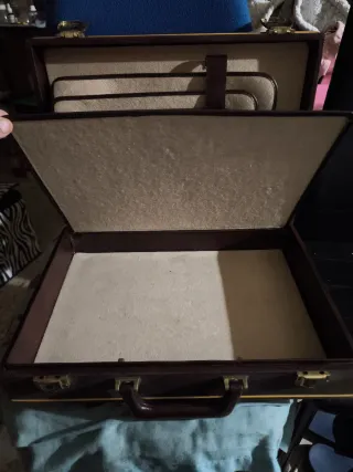 Maletín de cuero marrón